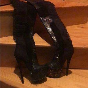 Stilleto 7 in snake skin and suede shoe